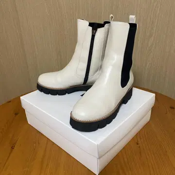 모네 사이드 고어 부츠 화이트/블랙