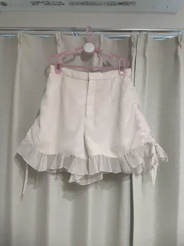 프릴 달린 숏팬츠