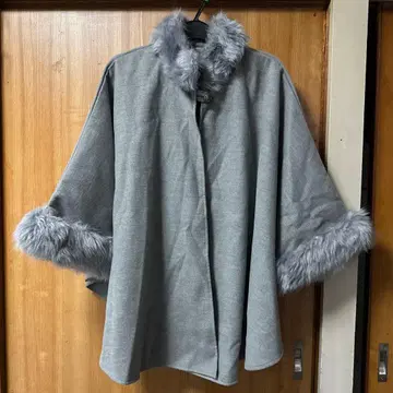 새상품급 인조 모피 포함 판초 케이프 코트 M 사이즈