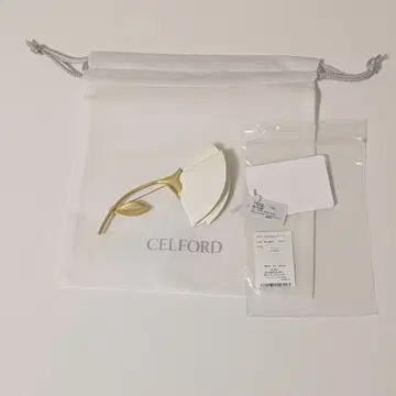 [ 미사용 ] CELFORD 꽃 모양 브로치 화이트/골드