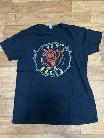 GUNS N' ROSES 장미 디자인 티셔츠