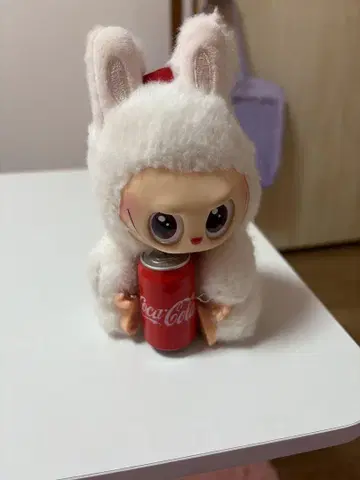토끼 코스튬 봉제 인형 코카 콜라 캔 포함