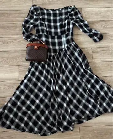Her lip to Roanne Over Check Dress