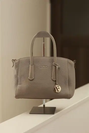 FURLA 훌라 핸드백 베이지 계열 가죽 숄더 끈 결품