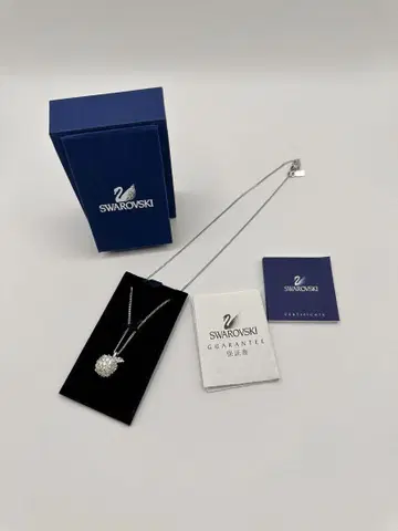 [ 새상품 박스 포함 ] SWAROVSKI 애플 모티브 목걸이 실버 계열