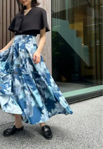 턱 볼륨 프린트 스커트