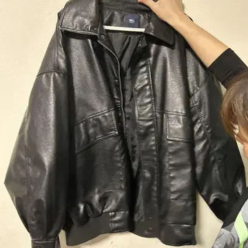 블랙 가죽 자켓 벌룬 슬리브