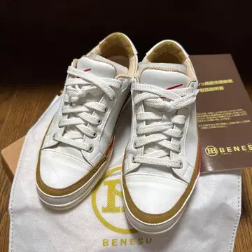 BENESU 화이트 스니커즈