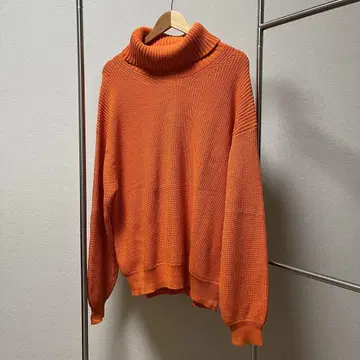 BEAMS 오렌지 터틀넥 니트