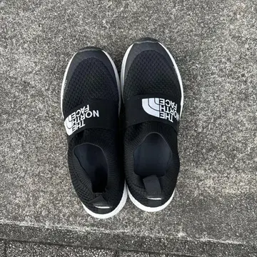 THE NORTH FACE 블랙 스니커즈