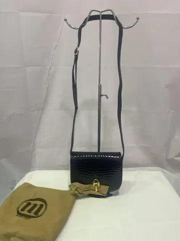 블랙 숄더백 크로커다일풍 디자인