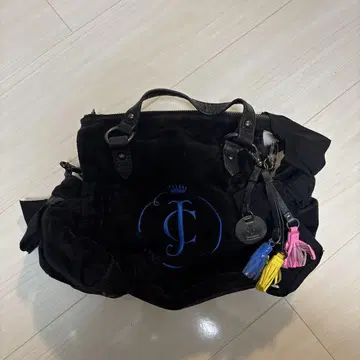 JUICY COUTURE 스웨이드 핸드백 블랙