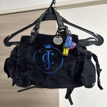 JUICY COUTURE 스웨이드 핸드백 블랙