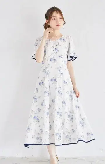 TOCCO CLOSET 플라워 프린트 파이핑 플레어 슬리브 원피스