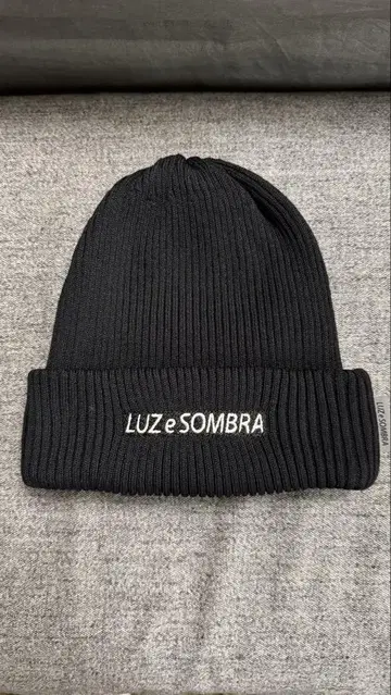 LuzeSOMBRA 블랙 니트 모자 루스이슨 브라 미사용 새상품