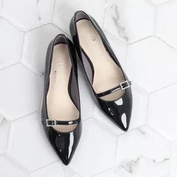 artemis by DIANA 메리 제인 비쥬 에나멜 슈즈