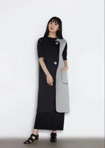 바이컬러 슬리브리스 베스트 라디에이트