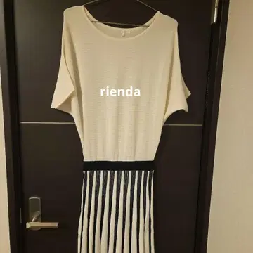 rienda 화이트 블랙 스트라이프 원피스