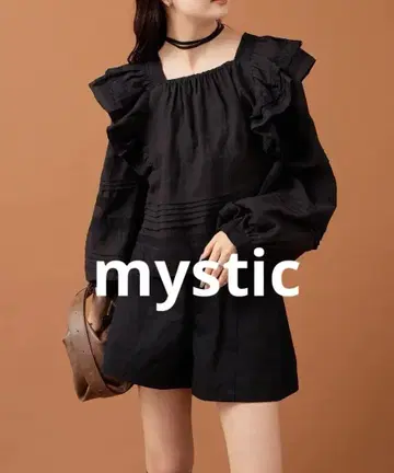 미사용 새상품 mystic 숄더 프릴 블라우스 블랙 이번 시즌