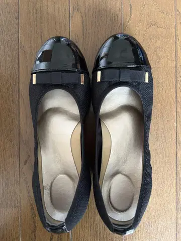 바이컬러 리본 펌프스 컴포트 슈즈 저반발
