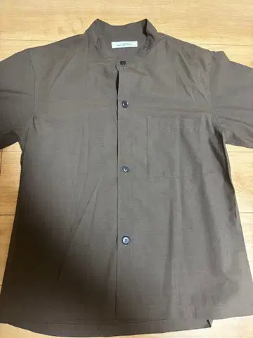 브라운 스탠드 칼라 셔츠