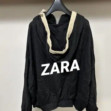 ZARA 후드 부착 블랙 점퍼