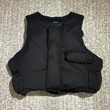 ENTIRE STUDIOS 블랙 Pillow 다운 베스트