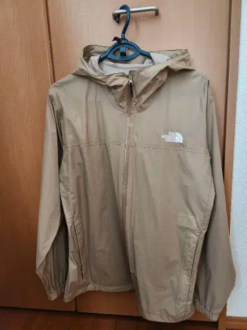The North Face 베이지 마운틴 파카
