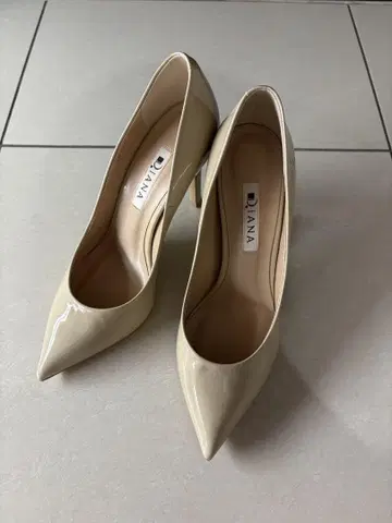 DIANA 베이지 스틸레토 하이힐
