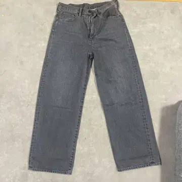 다크 그레이 스트레이트 데님 팬츠