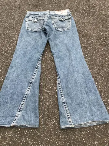TRUE RELIGION USA 플레어 데님 화이트 스티치 IO