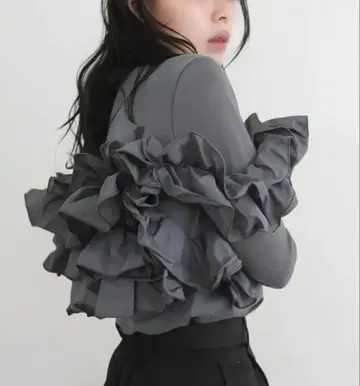 미사용 새상품 프릴 2WAY 상의