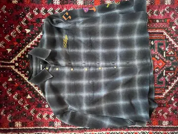 XLARGE 사이즈 블랙과 그레이 체크 플란넬 셔츠