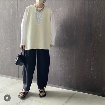 LOHEN V넥 니트 베스트 화이트