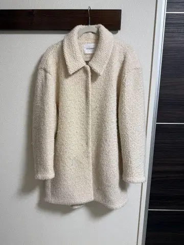 크림색 보아 자켓
