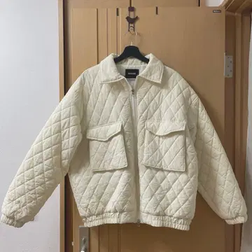 아이보리 퀼팅 자켓