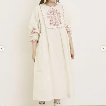 사만사 모스모스 배색 자수 원피스 아이보리