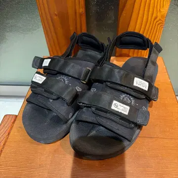 SUICOKE NEIGHBORHOOD 블랙 샌들