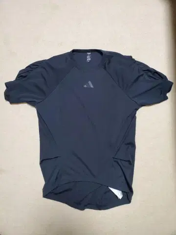 adidas AEROREADY 반팔 T셔츠 블랙
