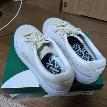 PUMA 화이트 스니커즈