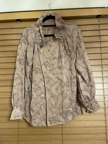 BEAMS BOY 꽃무늬 자수 베이지 긴팔 셔츠