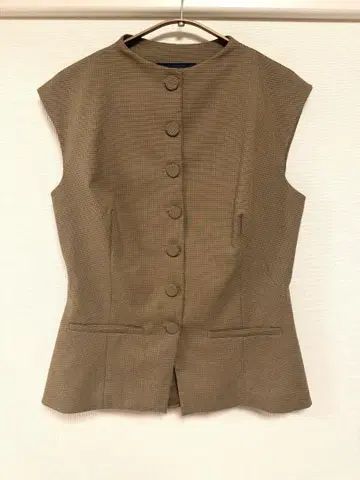 ZARA 브라운 체크 무늬 슬리브리스 베스트