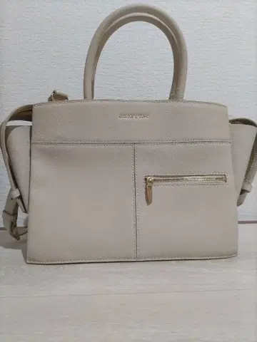 찰스 앤 키이스 베이지 핸드 숄더백