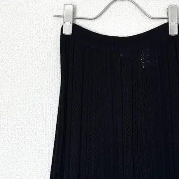 UNIQLO 3D 포인트 니트 롱 스커트 플레어 니트 소재 심플