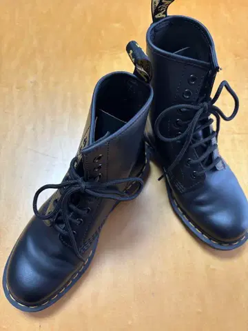 닥터마틴 1460 8 홀 부츠