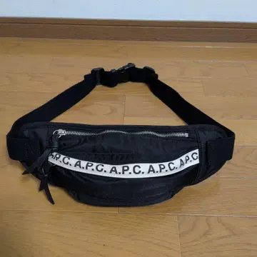 A.P.C. 블랙 바디백
