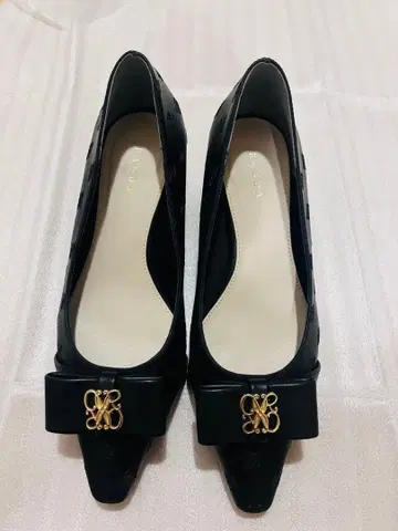 블랙 포인트 토 힐 22.5cm