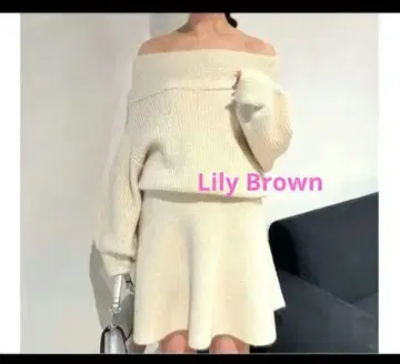 Lily Brown 오프숄더 니트 스커트 세트 셋업 아이보리