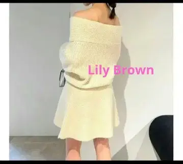 Lily Brown 오프숄더 니트 스커트 세트 셋업 아이보리