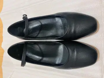 블랙 스트랩 펌프스
